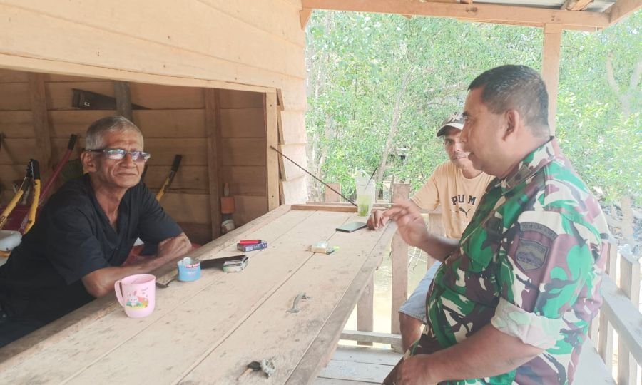 Pererat Silaturahmi dan Kebersamaan, Babinsa Koramil 06/Merbau Gelar Komsos di Kampung Pancasila