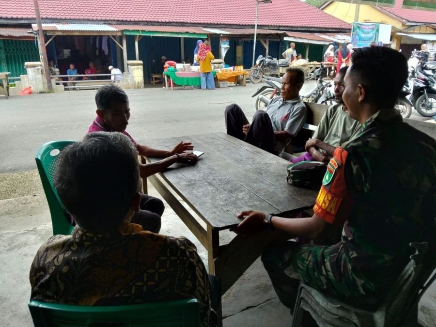 Pererat Silaturahmi, Pratu Dandy Zulfahmi Laksanakan Komsos Bersama Warga Kelurahan Pasar Cerenti