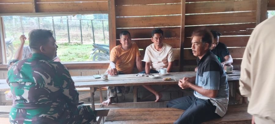 Pererat Silaturahmi,Babinsa Koramil 08/KM Laksanakan Komsos Bersama warga binaan
