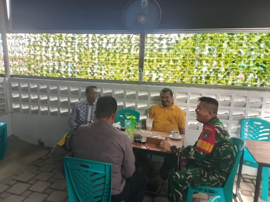 Pererat Sinergi dengan Warga, Babinsa Koramil 06/Sukajadi Gelar Komsos Humanis