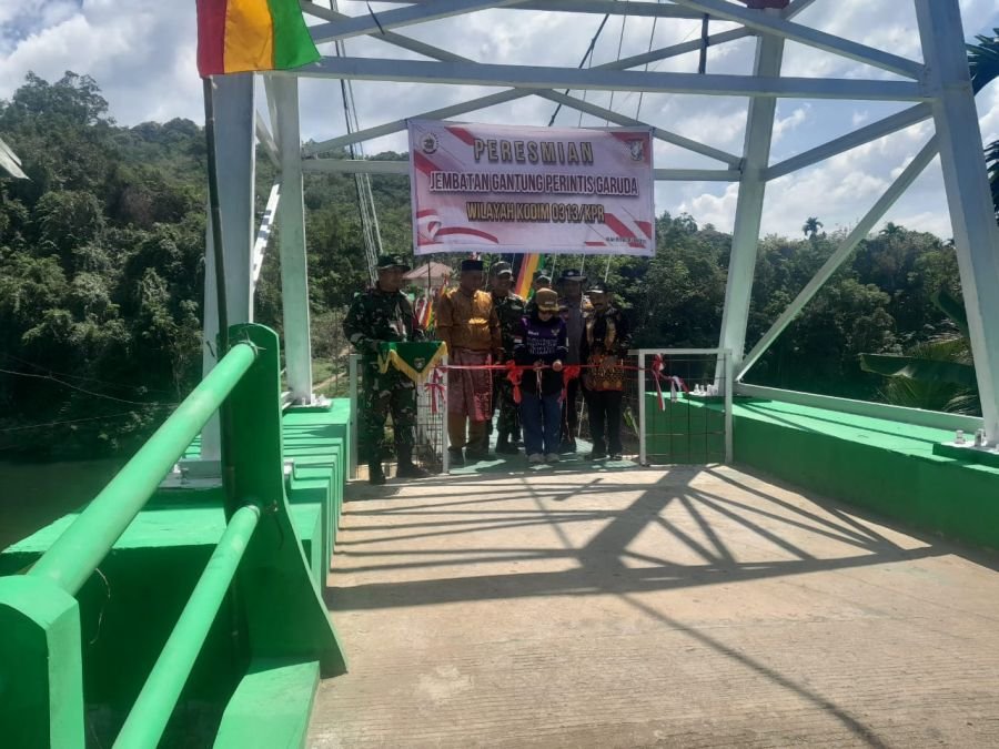 Peresmian Pembangunan Jembatan Garuda Merah Putih di Kampar Kiri Hulu Wujud Sinergi Pemerintah & TNI