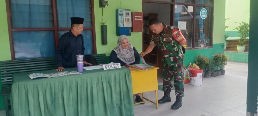 Perhatian Babinsa untuk Dunia Pendidikan, Siswa Sering Alpa Jadi Bahasan Bersama Guru SMPN 48