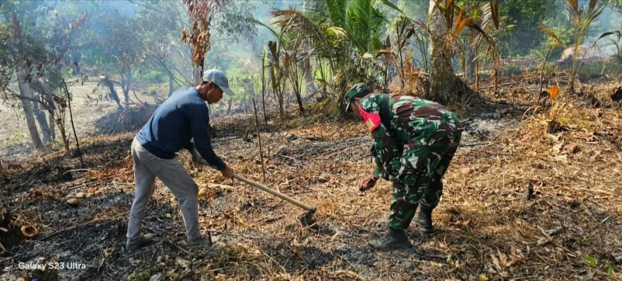 PERIHAL: BABINSA SERKA HENDRY PURWANTO MEMBERIKAN EDUKASI KEPADA WARGA TENTANG PEMBUKAAN LAHAN TANPA