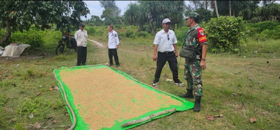 Perihal : Kegiatan Babinsa Koramil 06/Serasan, Sertu Hendry Purwanto, melaksanakan kegiatan Komunika