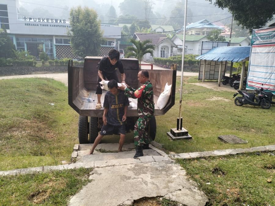 PERIHAL: PENDAMPINGAN PENYERAHAN DAN PENYALURAN BERAS BANTUAN PANGAN DARI BULOG KEPADA MASYARAKAT DE
