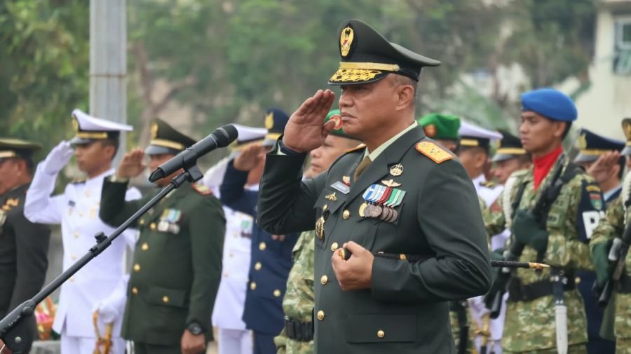 Peringati HUT TNI ke-81, Danrem 033/WP Pimpin Ziarah Rombongan di TMP Bulan Gebang Batam.