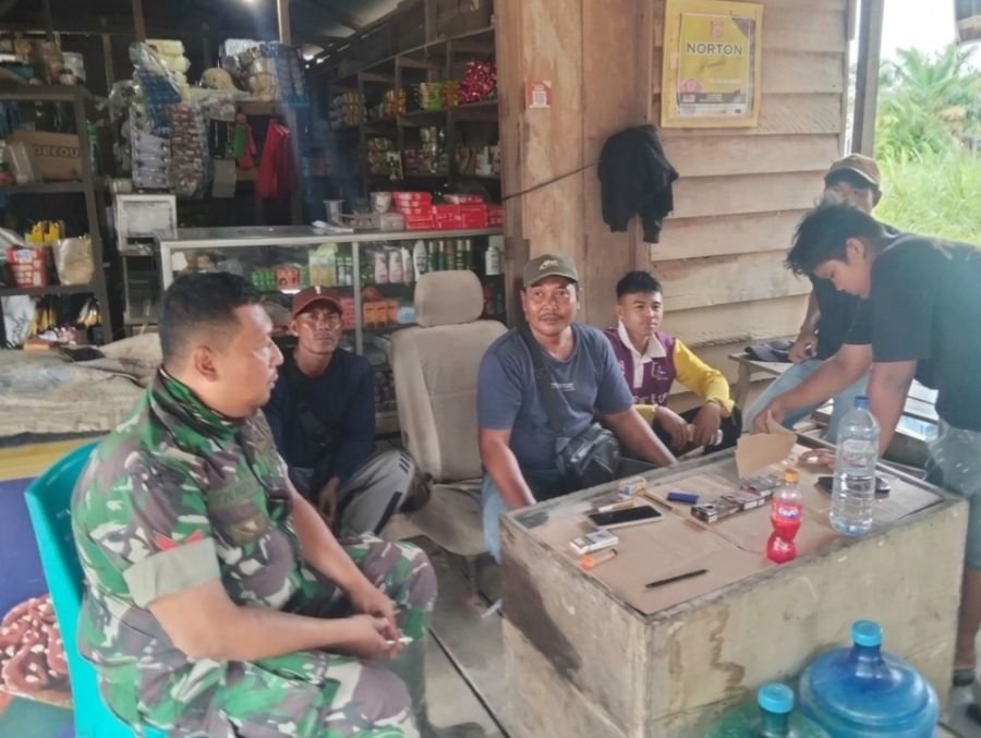 Perkokoh Persatuan, Babinsa Koramil 01/Bangko Tanamkan Nilai Pancasila di Kepenghuluan Raja Bejamu