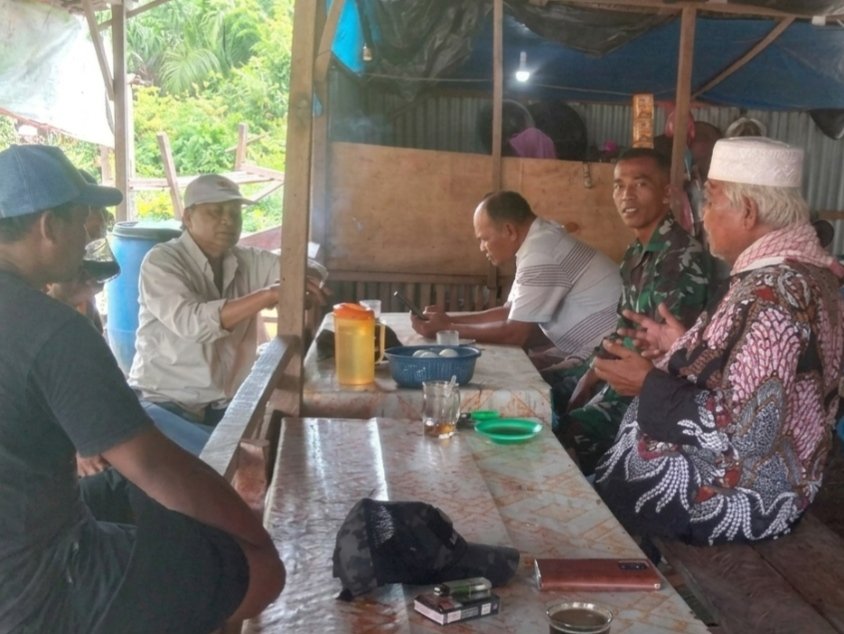 Perkuat Gotong Royong, Babinsa Koramil 01/Bangko Gelar Komsos Kampung Pancasila