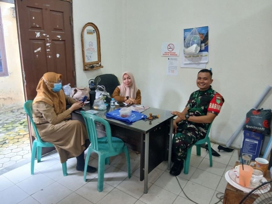 Perkuat Hubungan dengan Pemerintah Kelurahan, Babinsa Gelar Komsos