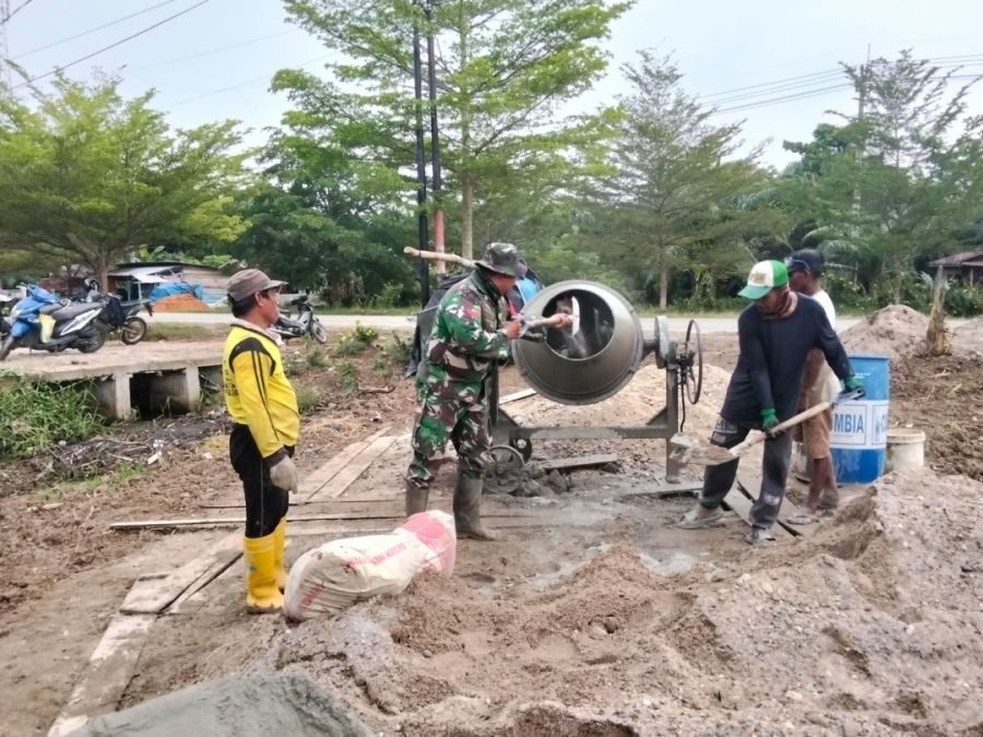 Perkuat Ideologi, Babinsa Koramil 01/Bangko Kunjungi Kampung Pancasila di Kepenghuluan Raja Bejamu