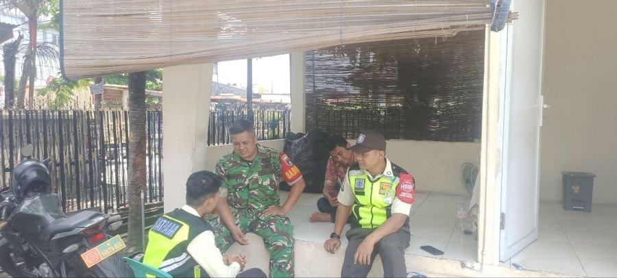 Perkuat Kamtibmas, Babinsa Koramil 06/Sukajadi Sambangi Pos Security PT Pertagas
