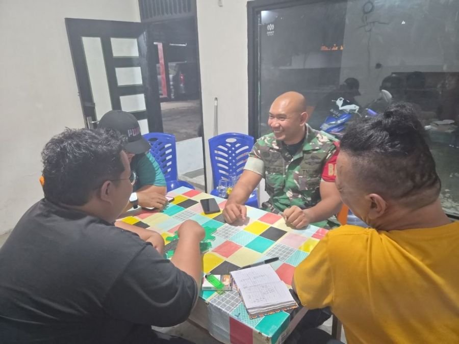 Perkuat Kamtibmas, Babinsa Labuh Baru Timur Ajak Warga Aktifkan Patroli Lingkungan