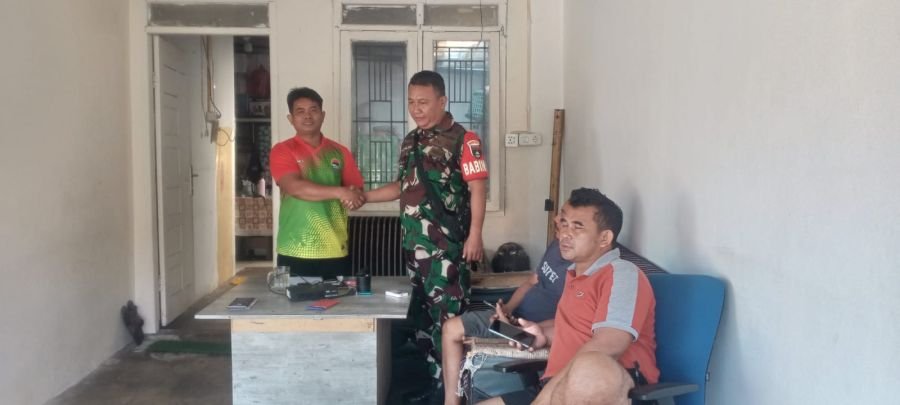 Perkuat Kamtibmas, Babinsa Tuah Karya Ajak Warga Lebih Peduli Lingkungan
