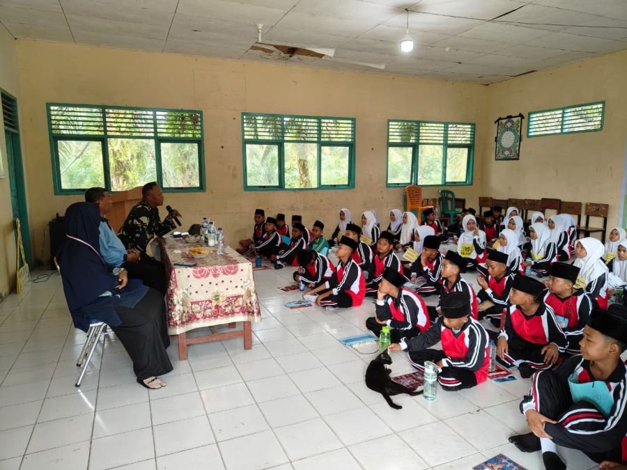 Perkuat Karakter Generasi Muda, Babinsa Berikan Pembekalan Wasbang dan Bela Negara kepada siswa/wi.