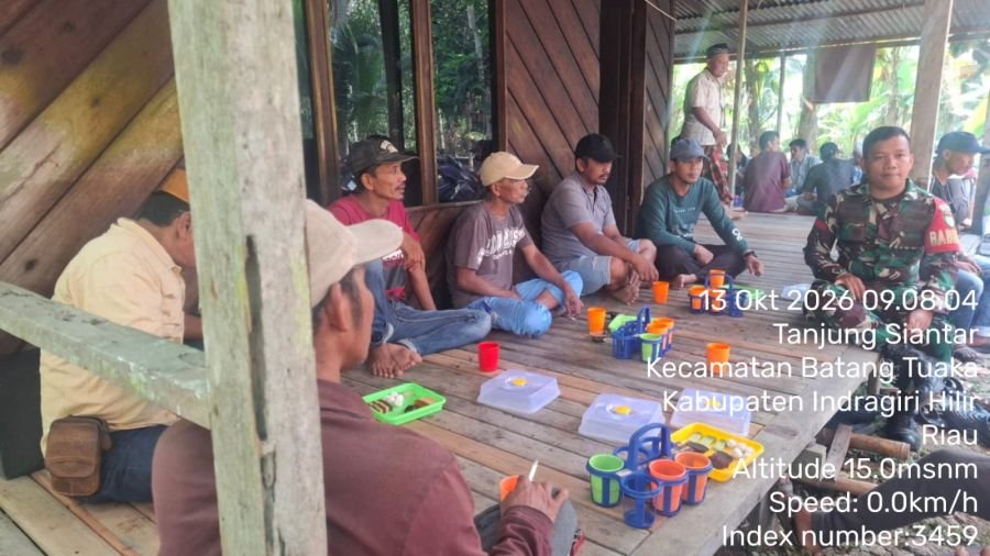 Perkuat Keamanan Lingkungan, Babinsa Koramil 12/Batang Tuaka Ajak Warga Aktif Melapor
