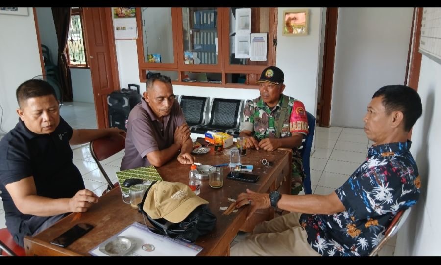 Perkuat Kebersamaan, Babinsa Desa Makmur Gelar Komsos di Kampung Pancasila