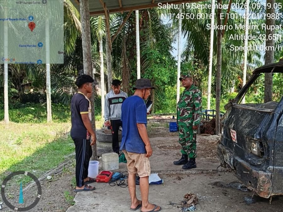 Perkuat Kedekatan dengan Warga, Babinsa Koramil 04/Rupat Gelar Komsos di Desa Sukarjo Mesim