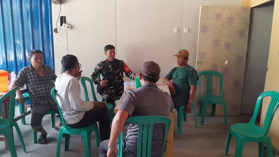Perkuat Kedekatan dengan Warga, Babinsa Muara Fajar Timur Dorong Lingkungan Aman dan Bersih