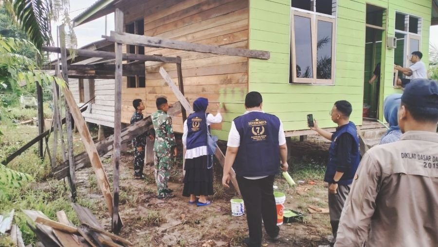 ?Perkuat Kemanunggalan dan Gotong Royong, Satgas TMMD ke-129 Kodim 0313/KPR Bersama Mahasiswa UNRI P