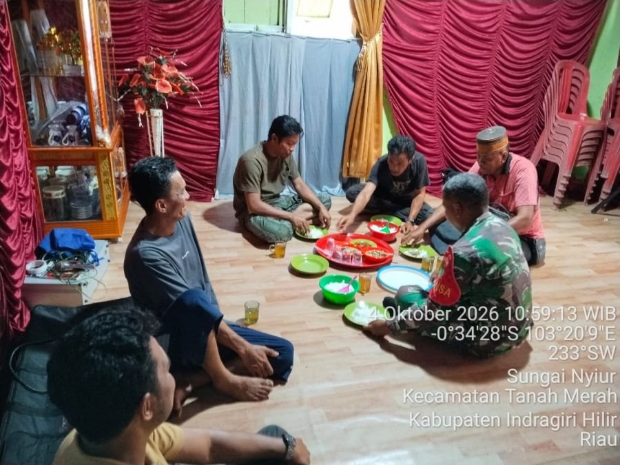 Perkuat Kemanunggalan, Serka Mardia Komsos Bersama Warga Sungai Nyiur