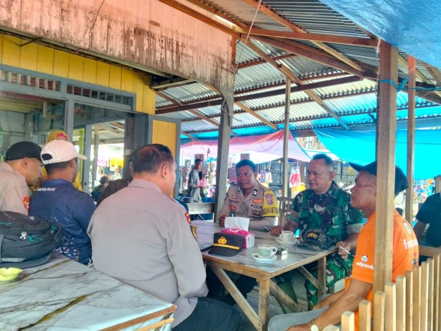 PERKUAT KEMANUNGGALAN TNI, DANPOS GAUNG KORAMIL 05/GAS GELAR KOMSOS BERSAMA  DGN ANGGOTA POLSEK GAUN