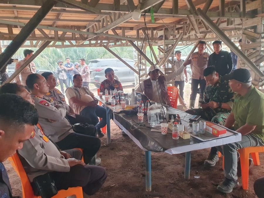 Perkuat Kesiapsiagaan dan Cegah Kebakaran Gambut, Dandim 0313/KPR Bersama Bupati Pelalawan Tinjau Po