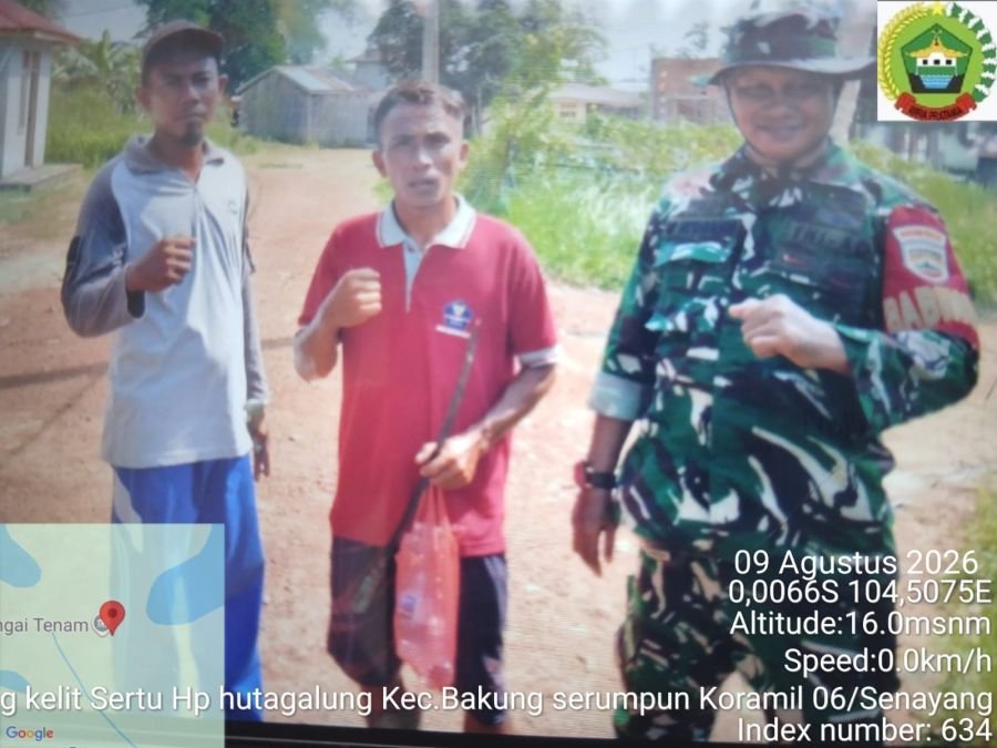 Perkuat Kesiapsiagaan Wilayah, Babinsa dan Warga Tanjung Kelit Patroli Cegah Karhutla