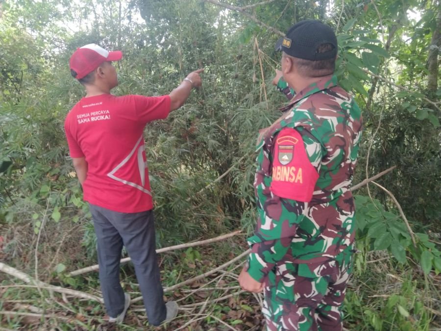 Perkuat Pencegahan Karhutla, Babinsa Koramil 04/Lph Aktif Edukasi dan Patroli Wilayah Rawan