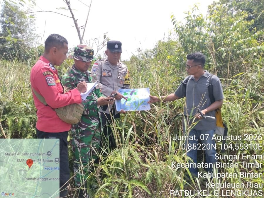 Perkuat Pengawasan Kawasan, Babinsa Gunung Lengkuas Laksanakan Patroli Terpadu Bersama Manggala Agni