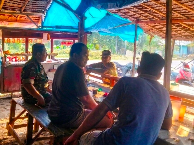 Perkuat Persatuan, Babinsa Koramil 01/Bangko Gelar Komsos Kampung Pancasila di Raja Bejamu