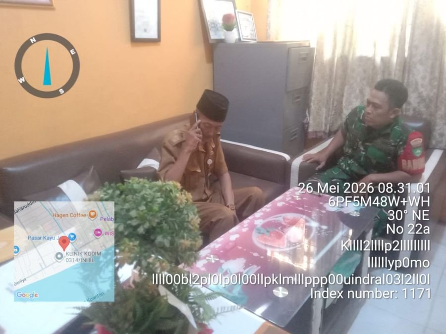 Perkuat Sinergi, Babinsa Koramil 04/Kuindra Melaksanakan Komsos dengan Aparat Pemerintah
