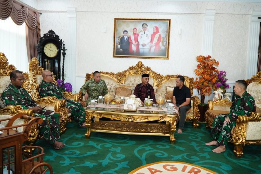 Perkuat Sinergi Cegah Karhutla, Mabes TNI dan Dandim 0314/Inhil Silaturahmi di Kediaman Bupati Inhil