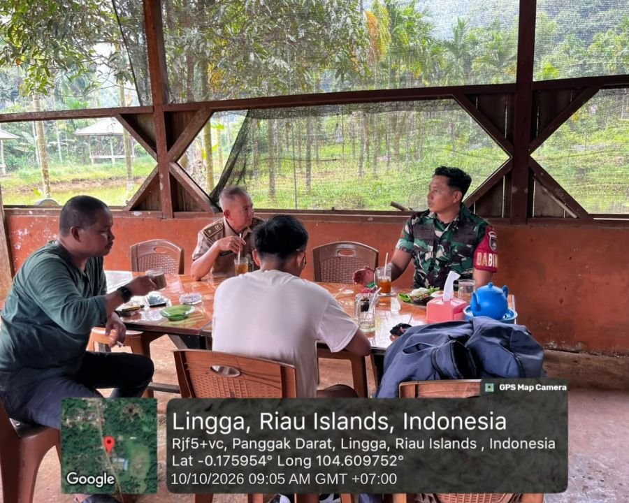 Perkuat Sinergi di Desa, Babinsa Koramil 05/Daik Dampingi Manager Baru KDKMP di Panggak Darat