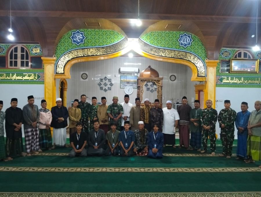 Perkuat Sinergitas dan Cegah Karhutla, Tim Mabes TNI Sholat Subuh Berjamaah dan Sosialisasi Bersama