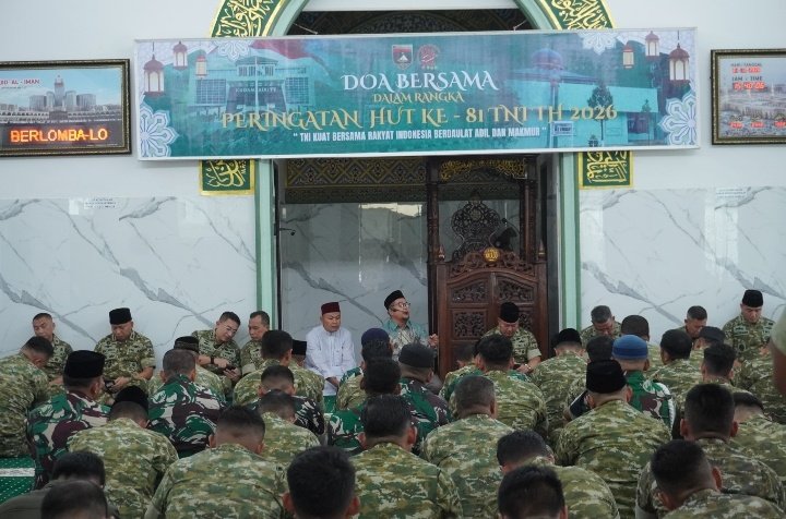 Personel Kodim 0301/Pekanbaru Ikuti Doa Bersama Peringati HUT Ke-81 TNI