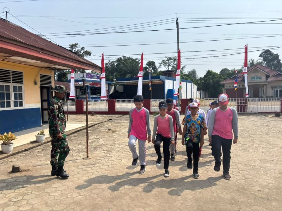 Personel Kompi Senapan B Yonif TP 850/SC Latih PBB SDN 009 Baturijal Hilir
