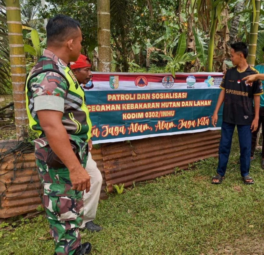 Personel Koramil 06/Cerenti Laksanakan Patroli dan Sosialisasi Karhutla di Desa Bedeng Sikuran