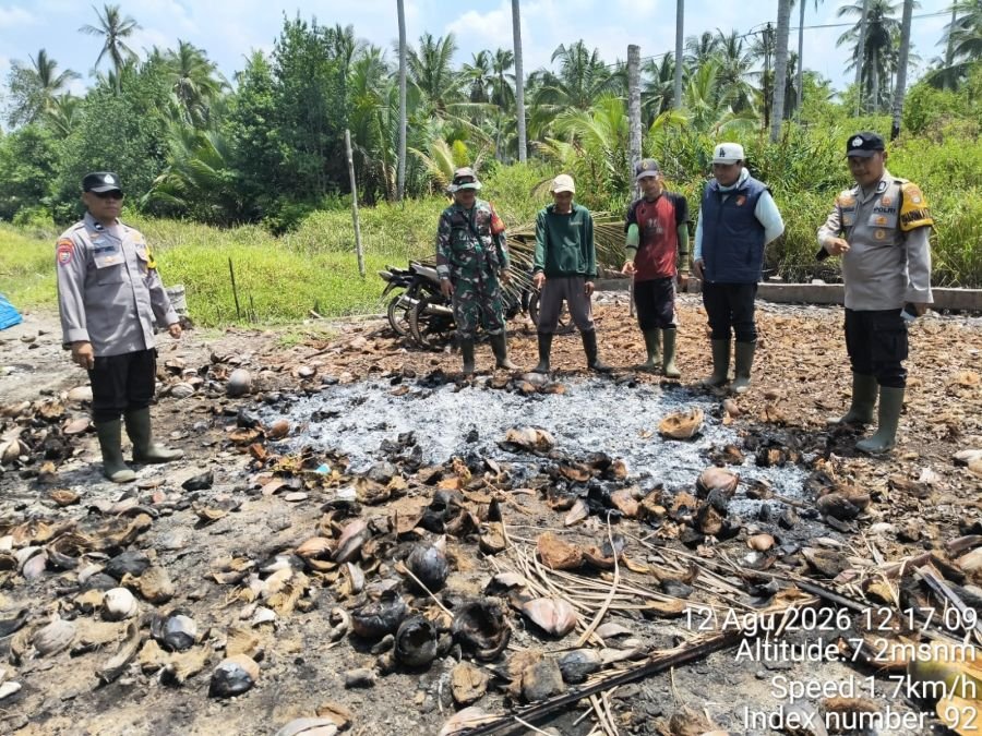 Personel Koramil 10/Pelangiran Bergerak, Titik Api Karhutla Rotan Semelur  Berhasil Dipadamkan