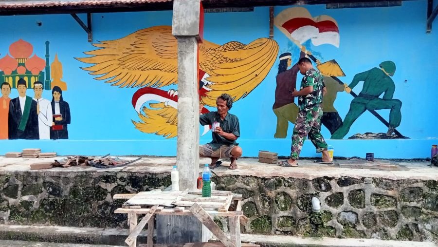Personel Koramil Tebing Percepat Penataan Kampung Pancasila