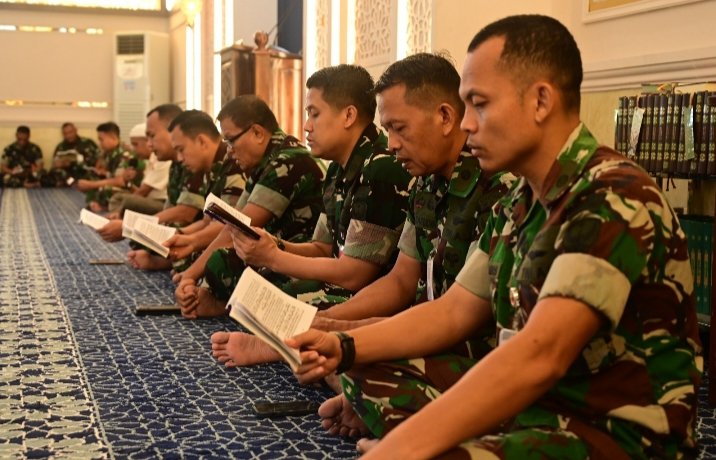 Personel Lanud RSN dan Insub Laksanakan Yasinan dan Doa Bersama