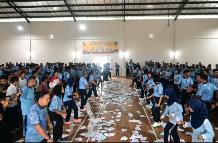 Personel Lanud RSN dan Siswa SMAN 4 Pekanbaru Meriahkan Dirgantara Fair 2025