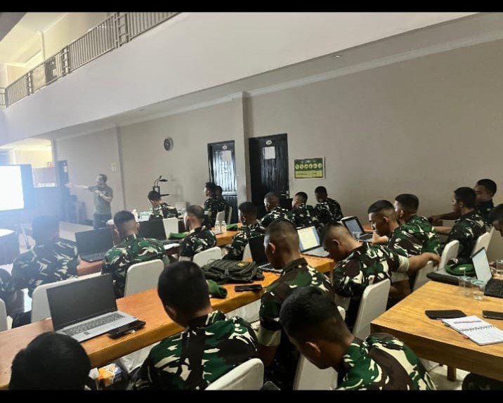 Personel Yonif TP 952/IB ikuti Pelatihan jurnalistik dan berita media di MA Brigif 89/GG