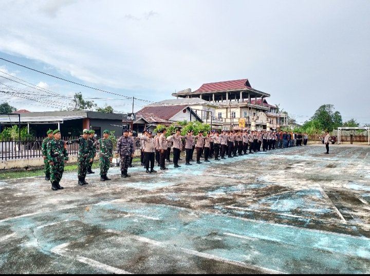 Personil Koramil 02 TEBING TINGGI Melaksanakan Apel Kesiapan PAM Idul Adha di Polsek Tebing tinggi