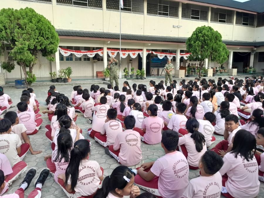 Personil Koramil 04/Perawang memberikan Penyuluhan Cinta Tanah Air dan Pelatihan Dasar PBB