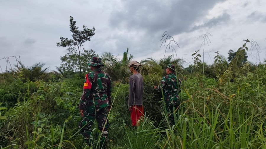 Personil Koramil 06/Rimba Melintang dan MPA Patroli Karhutla dikep Bangko Bakti