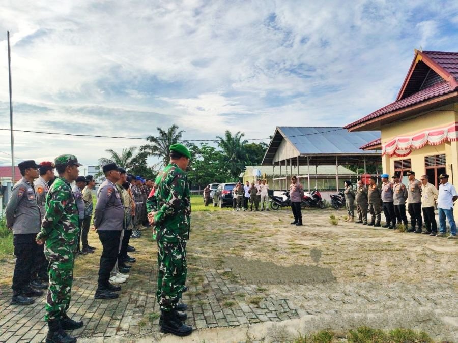 Petugas Gabungan Melakukan Razia di Kabupaten Rokan Hulu