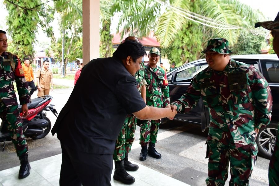 Plt Camat Siak Kecil Nicky Hatman Ramdani Sambut Silaturahmi Tim Penyuluhan Karhutla Mabes TNI