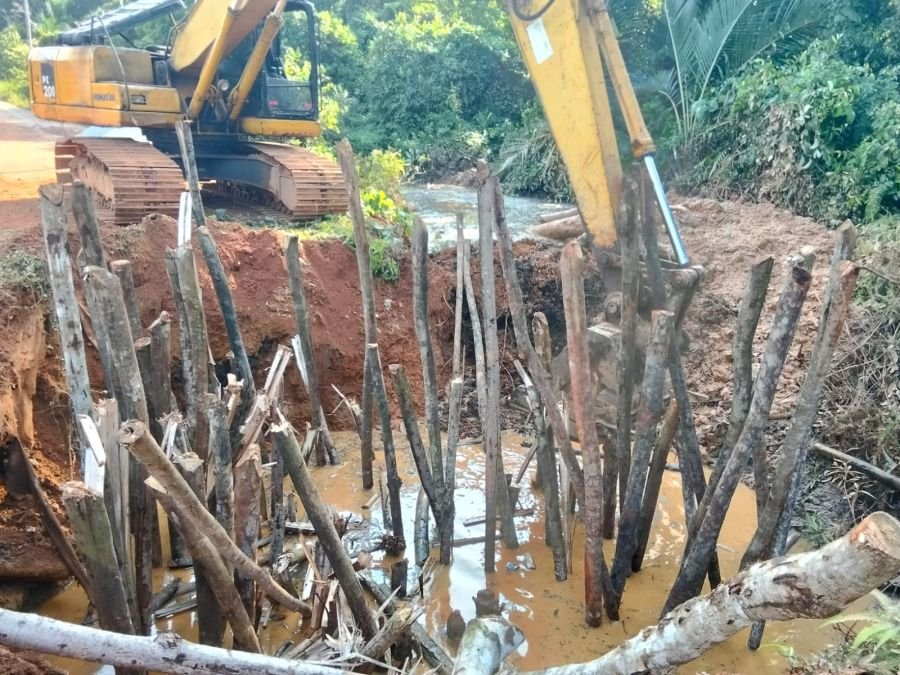 Pondasi Jembatan Sungai Paya Mulai Diperkuat dengan Cerucuk