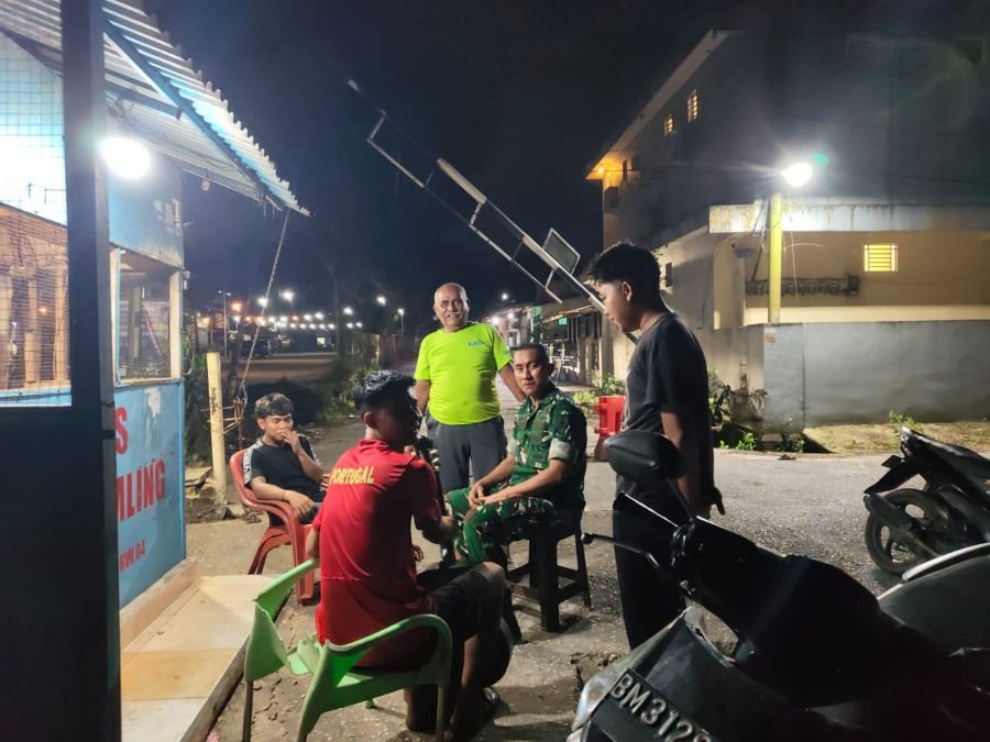 Poskamling Kembali Aktif, Babinsa Peltu Aswardi Ajak Warga Perangi Penyakit Masyarakat dan Jaga Kamt