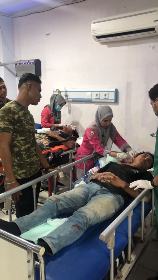 Prajurit Yonif TP 952/IB Evakuasi Korban Kecelakaan di Bengkalis